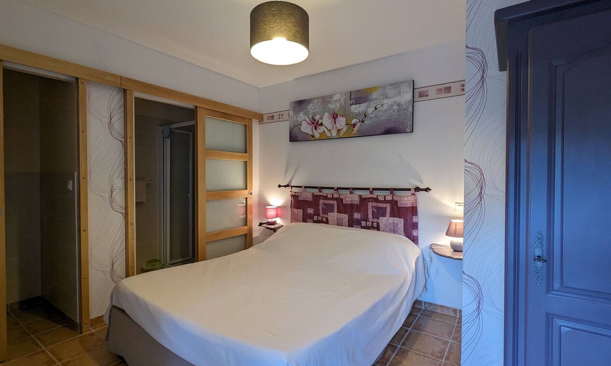 Perassay Bed & Breakfast | Chambre cosy avec accès privé, grand terrain, activités familiales et parking sécurisé en Berry