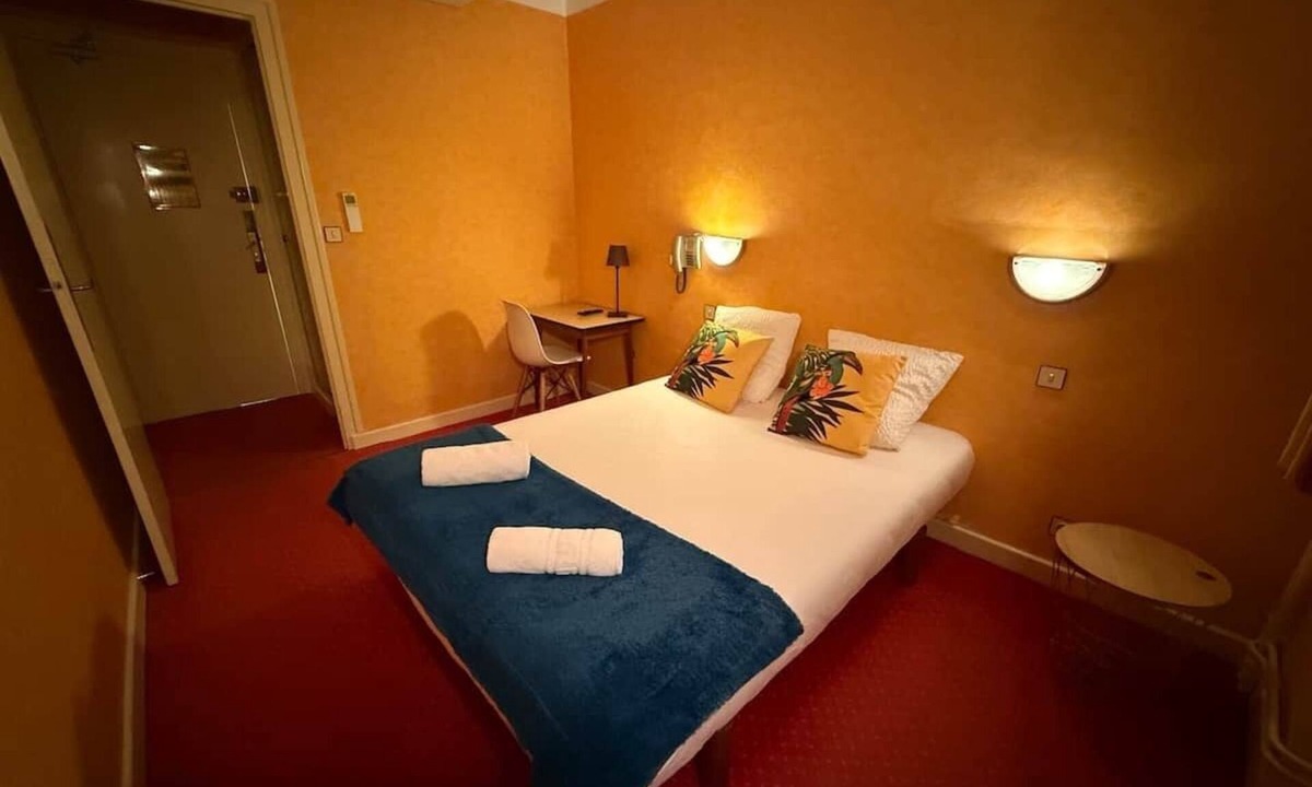 Paray-le-Monial House | chambre n°5 : chambre vintage