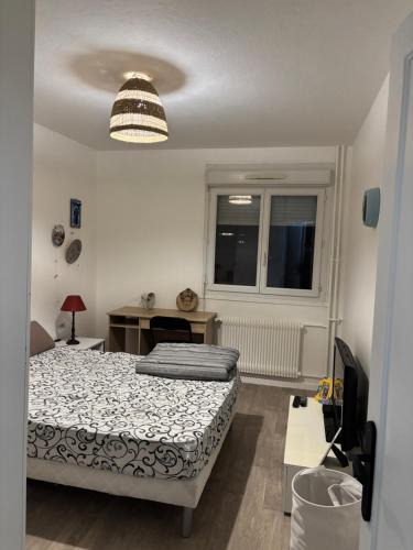 Vaulx En Velin Village House | Chambre privée près de Lyon