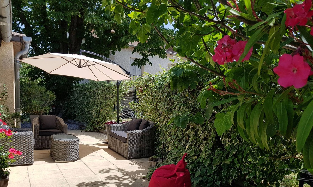 Aubenas Cottage | Charming house of full foot in garden