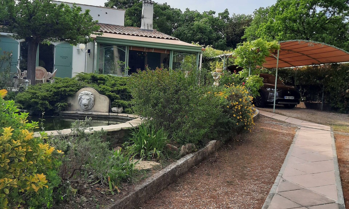 Regusse House | Character house 30 min from Lac de Ste Croix. Market and shops within 2 minutes' walk
