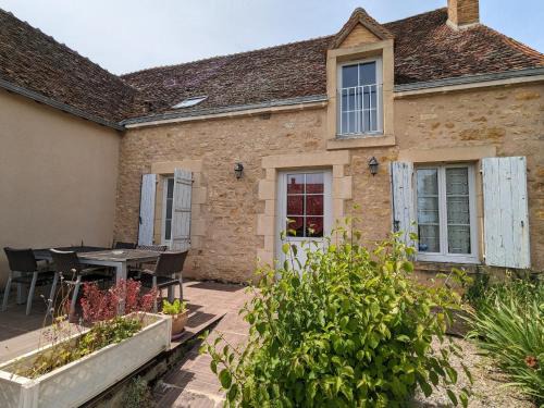Lourouer-Saint-Laurent House | Charmant gîte en Berry avec terrasses, jardin et parking privé, proche de Nohant et La Châtre - FR-1-591-35