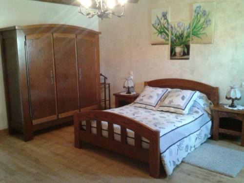 La Berthenoux Bed & Breakfast | Charmante chambre d'hôtes rénovée avec parking à La Berthenoux - FR-1-591-692