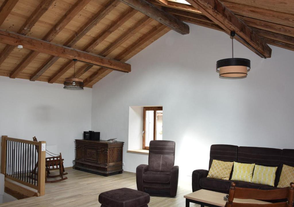 Pralognan-la-Vanoise Ski Chalet | Charmante Maison de Village Rénovée - Près de Pralognan-La-Vanoise, 10 Pers, 3 Niveaux, Balcon Sud - FR-1-464-203