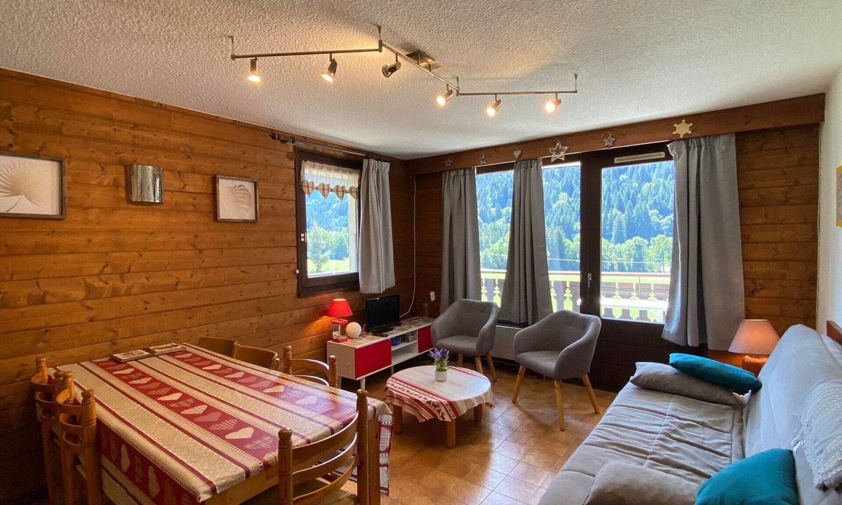 La Chapelle-d'Abondance Apartment | Charming apartment in village center, parking and pets allowed