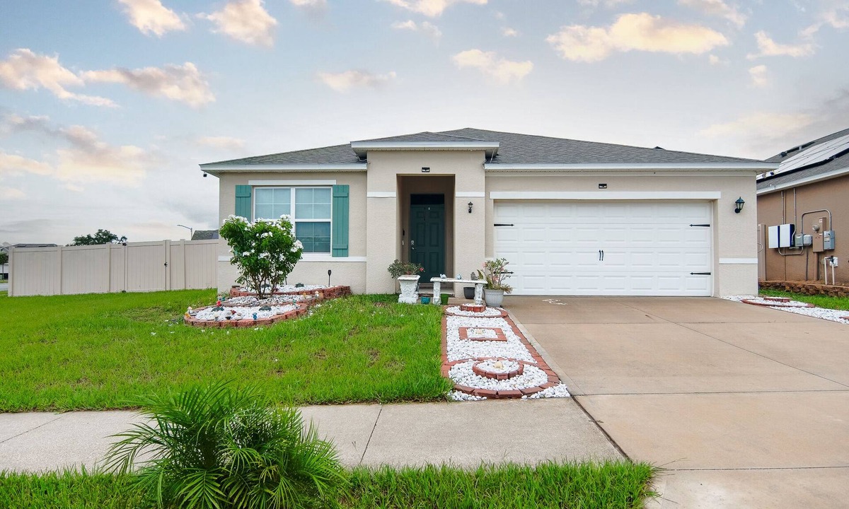 Haines City House | Charming 2BR/1BA SHARED Home in Haines City w/FirePit