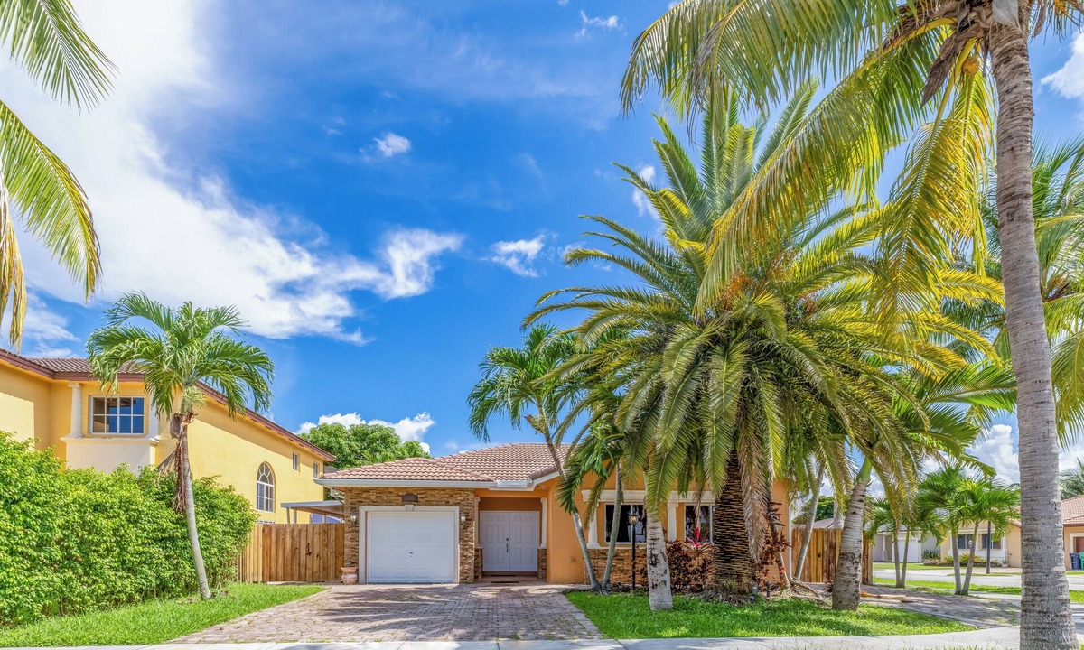 Homestead House | Charming 3-bedroom house in terrific Homestead with WiFi, AC