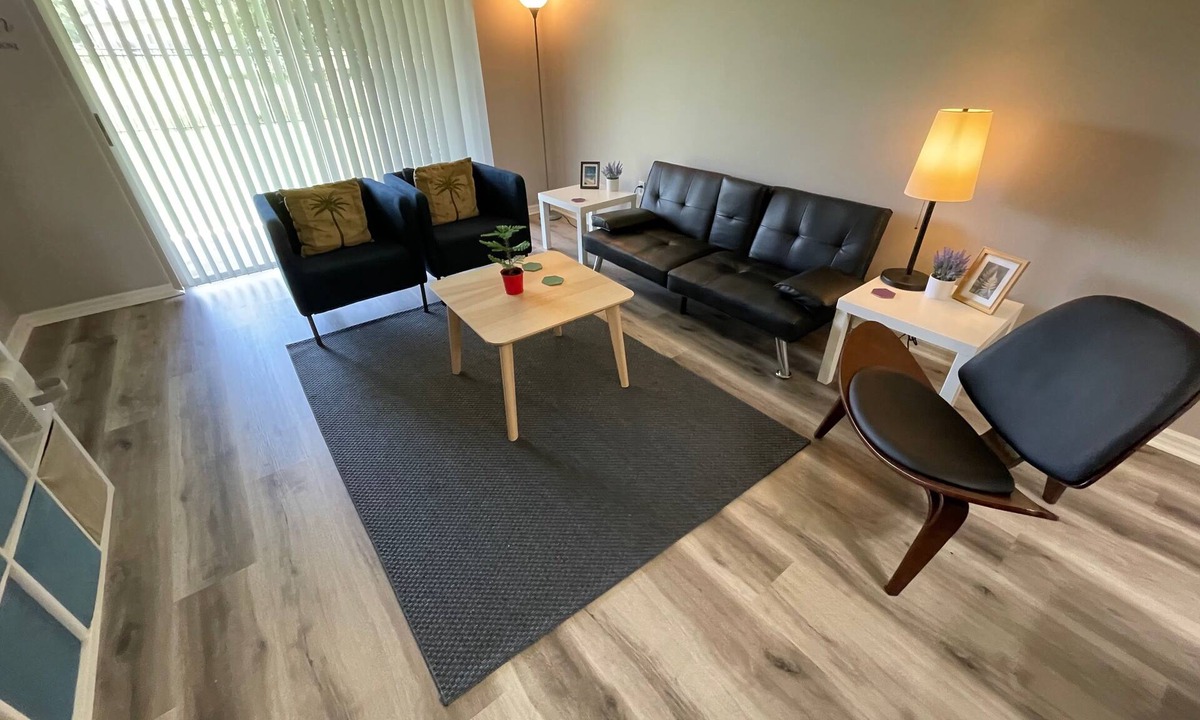 Haines City Villa | Charming 3-bedroom villa with WiFi, AC, Clubhouse access for pool and BBQ.