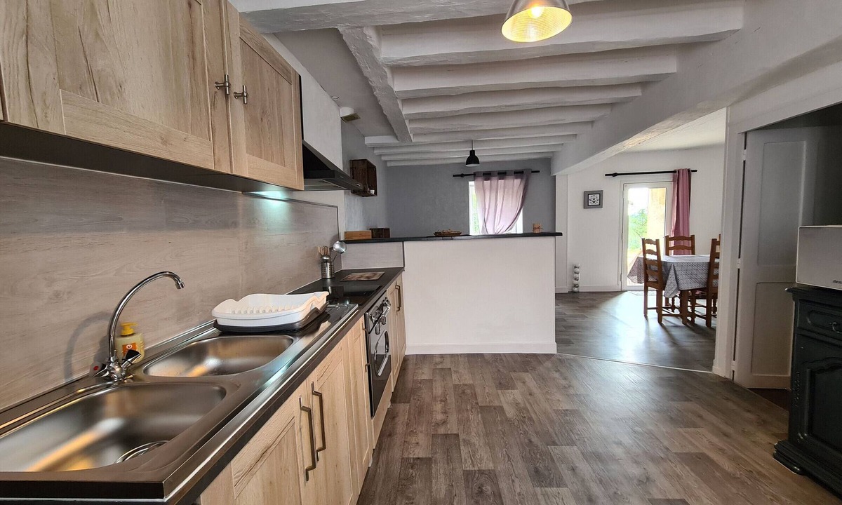Verneuil-sur-Igneraie Cottage | Charming Countryside Home with Garden, Near Historic Sites