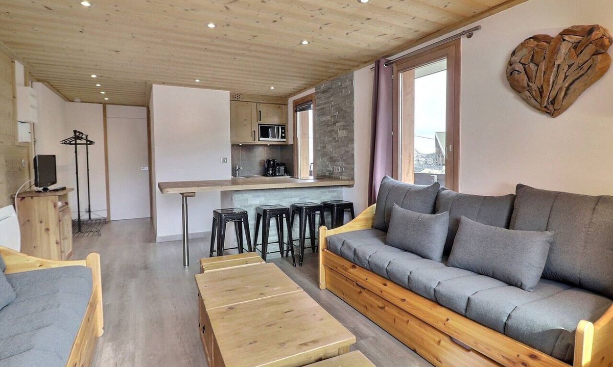 Meribel-Mottaret Apartment | Charming renovated 2-room apartment with south balcony, pets allowed