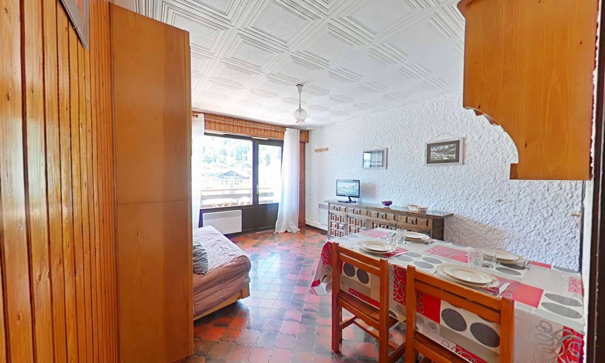 Le Chinaillon Apartment | Charming Studio at the Foot of the Slopes with Mountain View, Balcony & Parking