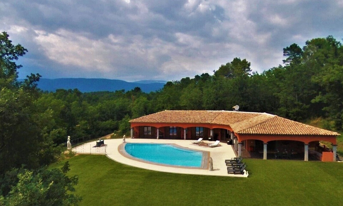 Saint-Paul-en-Foret Villa | Charming villa for up to 15 people in the Var region of France