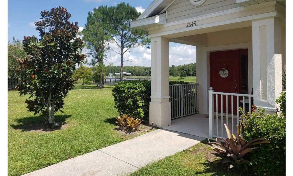 Trafalgar Village House | Cheerful and relaxing 3 bedrooms townhouse