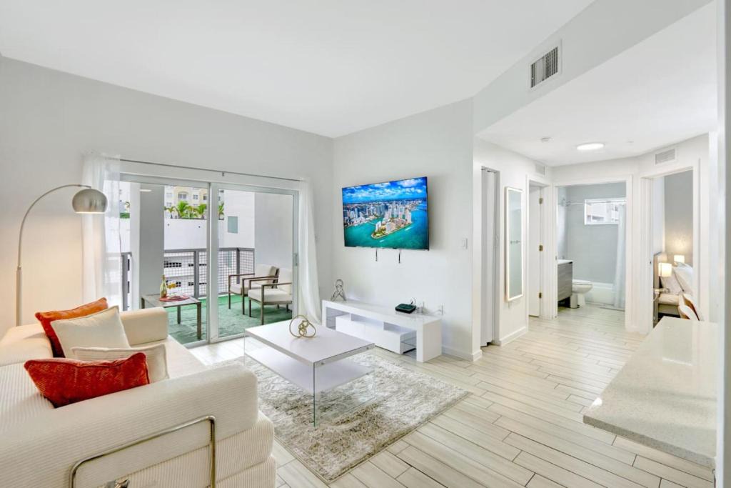 Midtown Apartment | Chic 2BR Edgewater Condo with Views plus Balcony