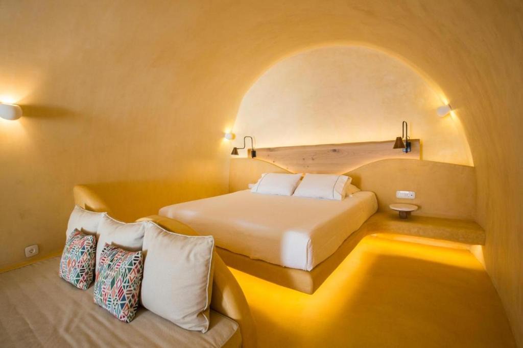 Firostefani Hotel | Chic Hotel Santorini Standard Suite Caldera View