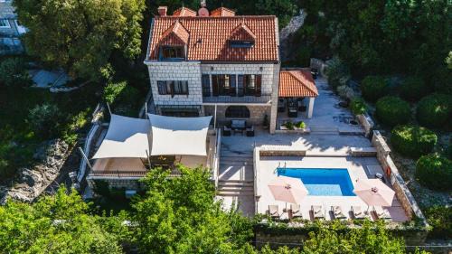 Babin Kuk Villa | City Beach Villa with Pool and Sea View