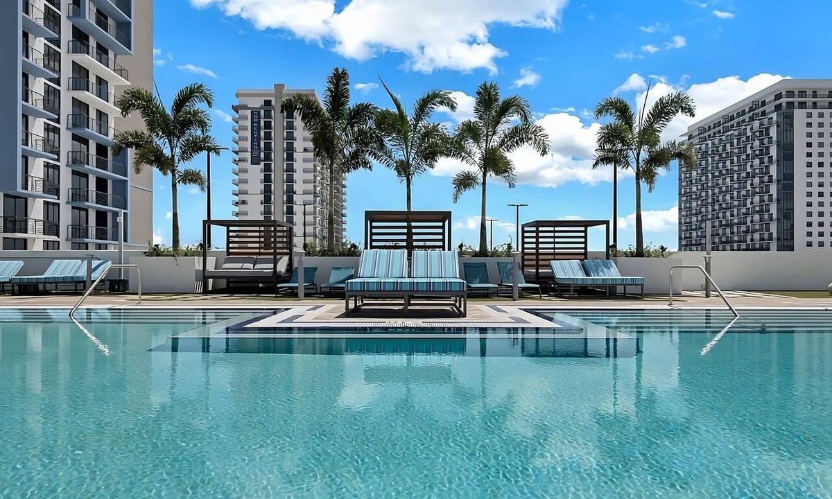 Doral Hotel | City View Grand Room Stay | Pool, Kitchen, Spa Access near Museums & Beach