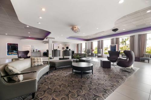 Florida Center Hotel | Clarion Inn & Suites Across From Universal Orlando Resort