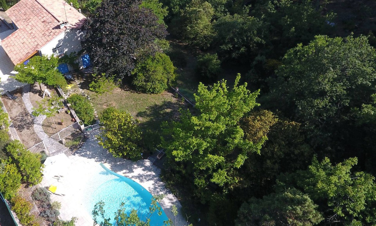 Massebœuf Apartment | Comfortable pied-a-terre, in Provence, private pool on large wooded grounds