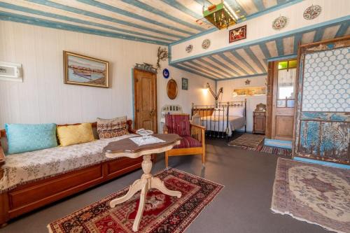 Mytilene Apartment | containerluxury2