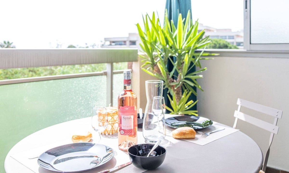 Bastide Giraud Apartment | Cosy apartment for 2 people with WIFI, TV, terrace and pets allowed