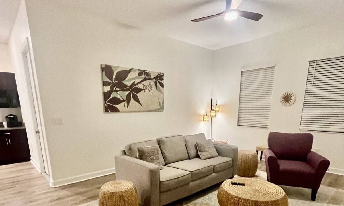 Balm House | Cozy 1BR Suite with Kitchenette