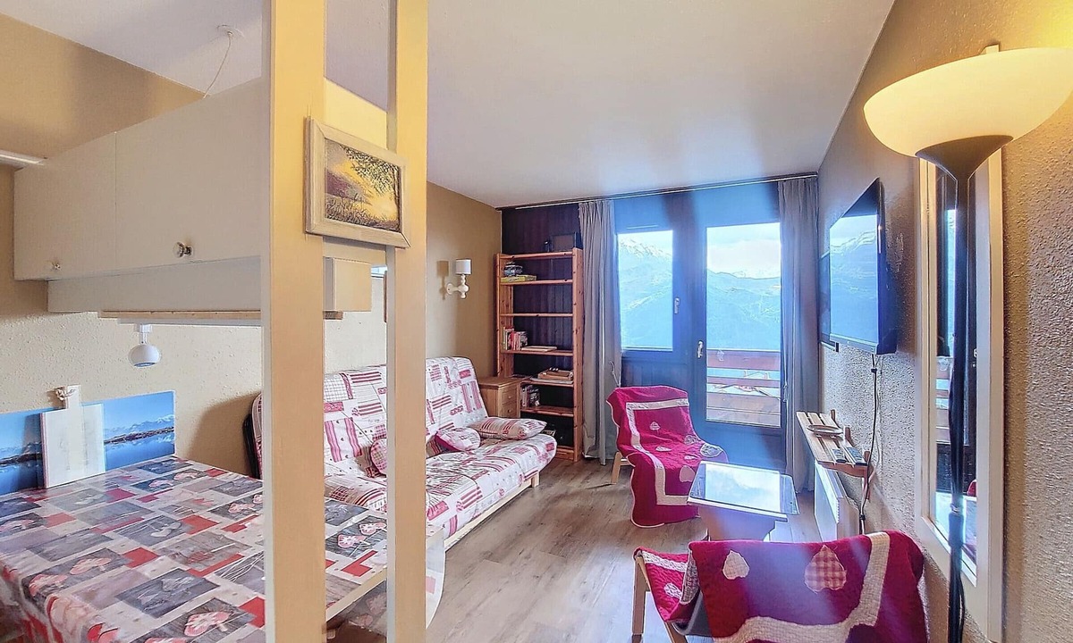 La Rosiere Apartment | Cozy 2-room apartment for 5, close to slopes, south balcony