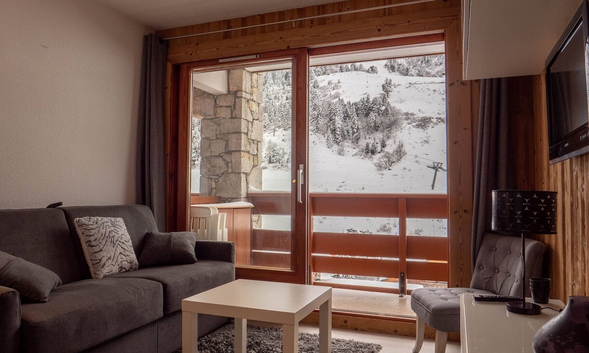 Meribel-Mottaret Apartment | Cozy 23m² Apartment with West-Facing Balcony, Near Slopes and Shops in Méribel Mottaret