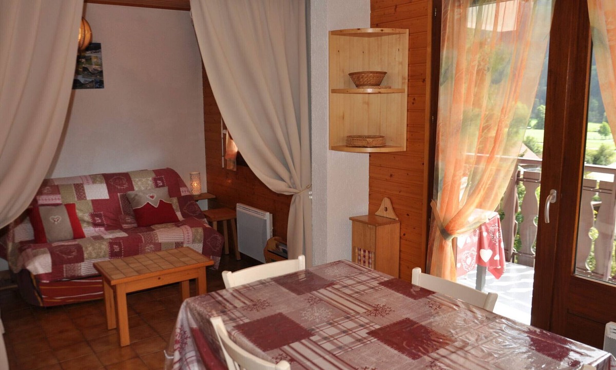 La Chapelle-d'Abondance Apartment | Cozy apartment in La Chapelle-d'Abondance with balcony and parking
