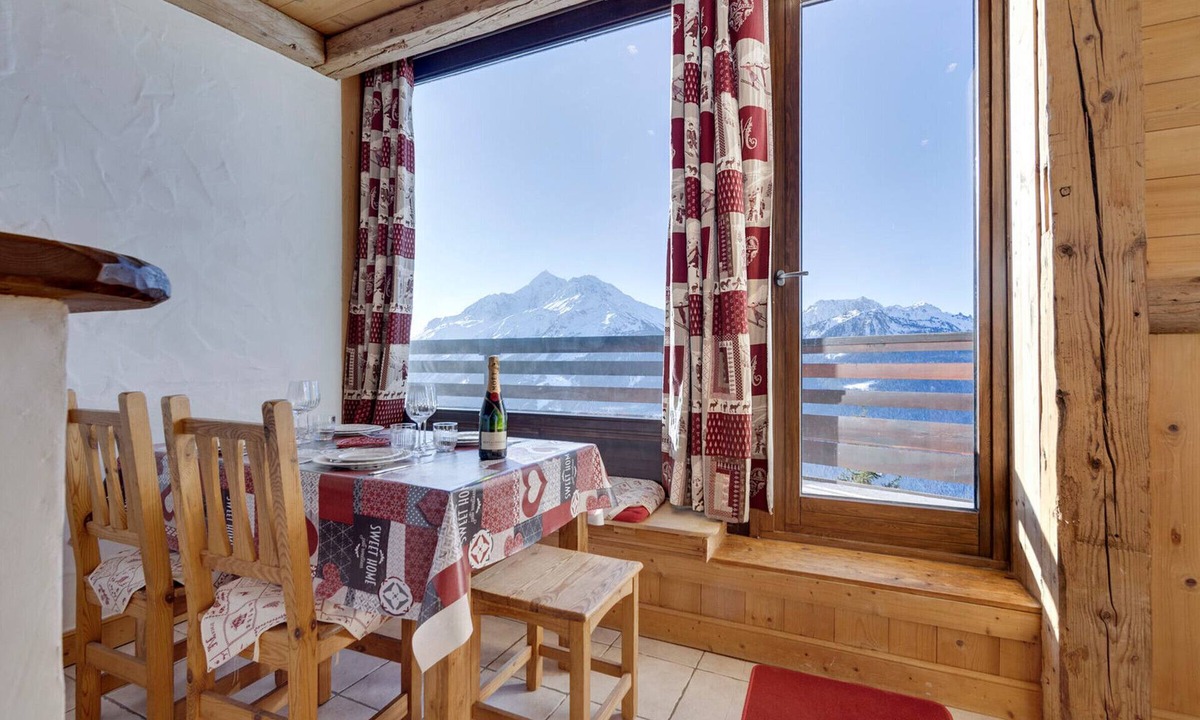 La Rosiere Apartment | Cozy apartment with balcony for 4 in La Rosière