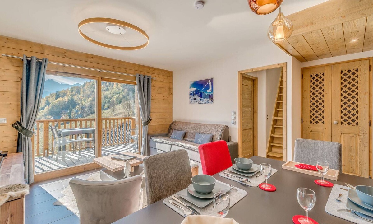 Champagny-en-Vanoise Apartment | Cozy apartment at the foot of the slopes with WIFI, clear view