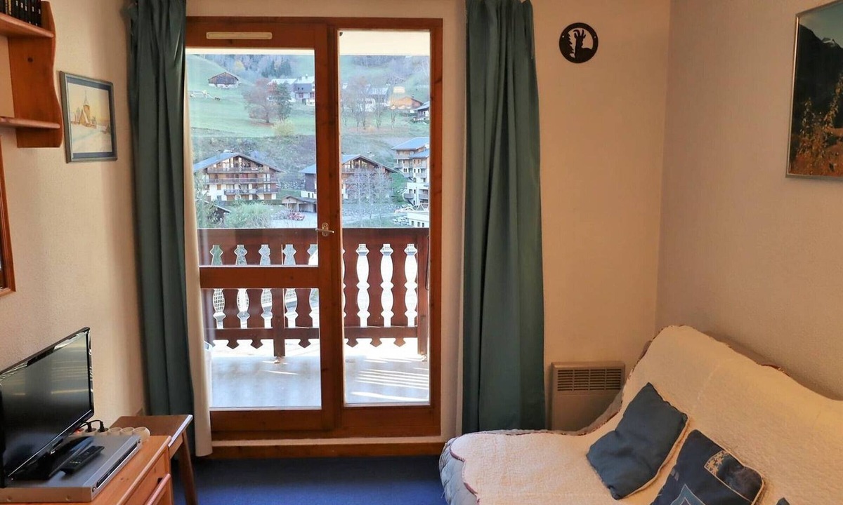 Areches Apartment | Cozy Apartment for 2-4 People, Central Location, Near Ski Slopes, Pool Access in Summer