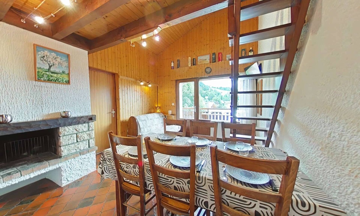 Le Chinaillon Apartment | Cozy apartment 7 sleeps, ski-in/ski-out, fireplace, parking