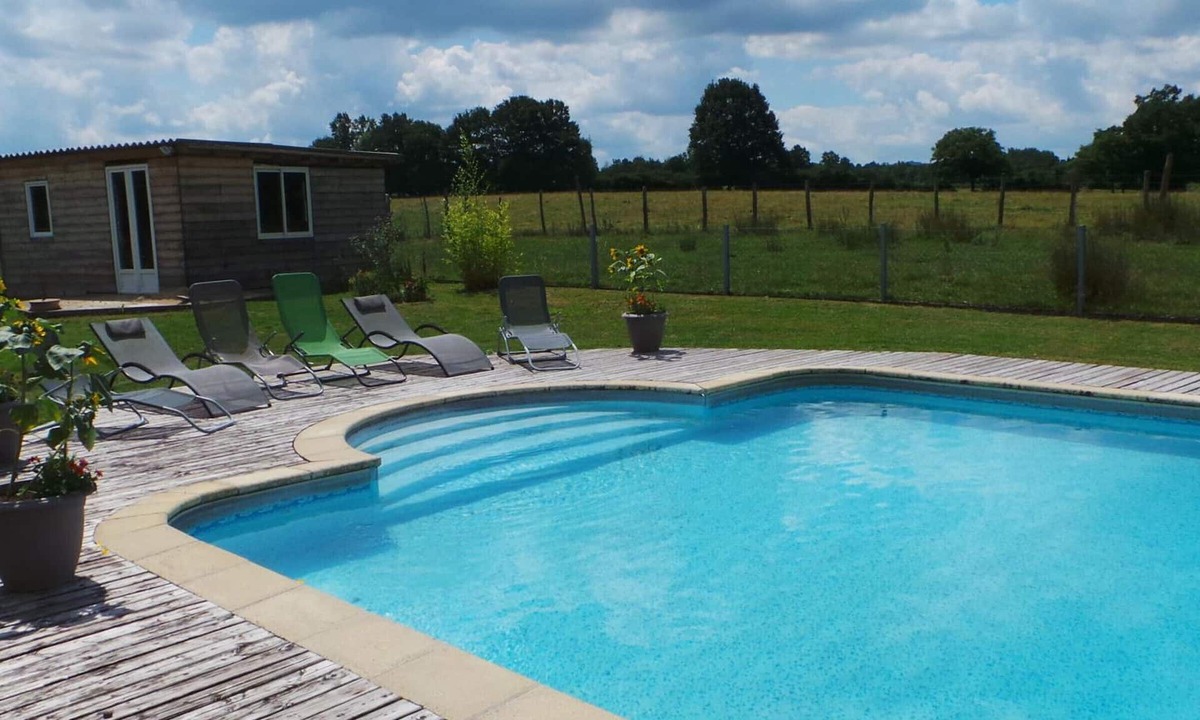 Creuzier-le-Neuf Cottage | Cozy gite with shared pool and pets allowed