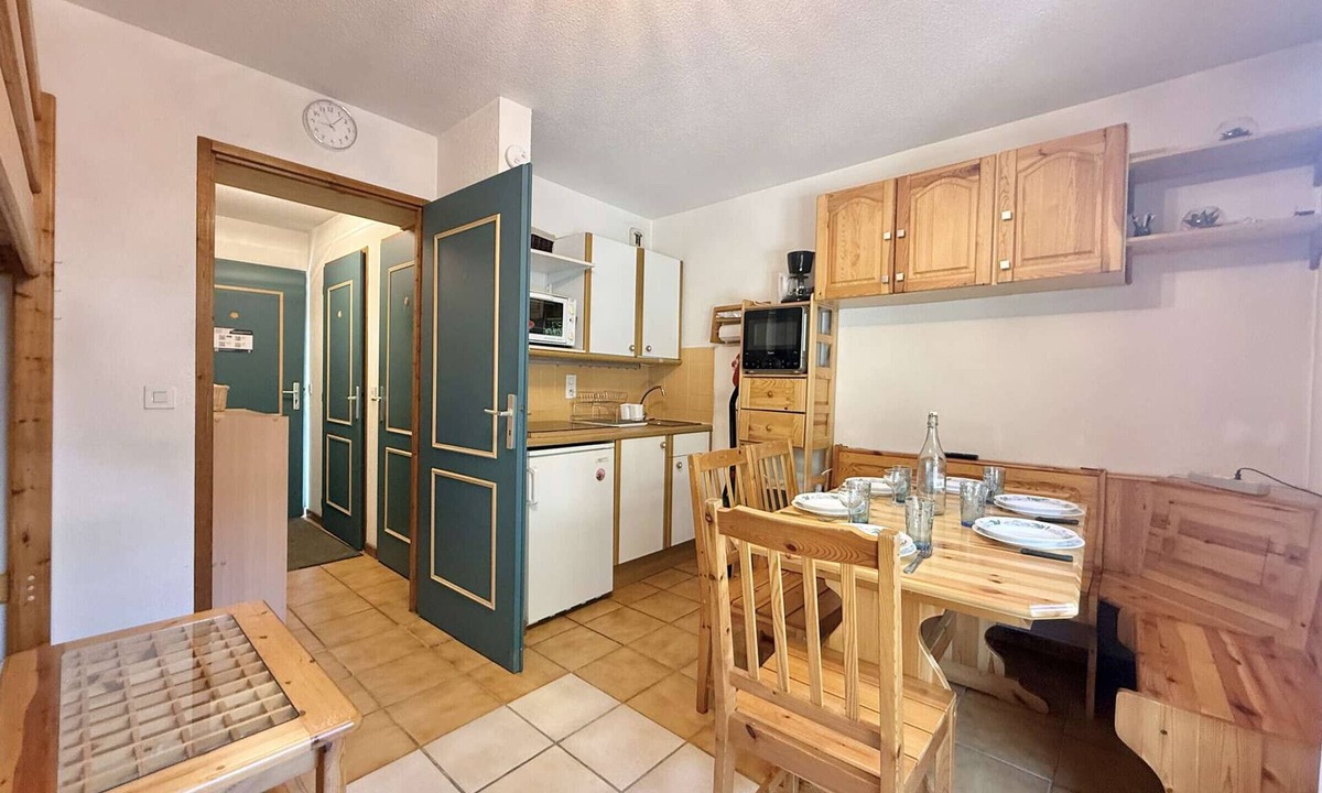 Praz-sur-Arly Apartment | Cozy Ground Floor Studio Cabin in Praz-sur-Arly with Terrace - Sleeps 5