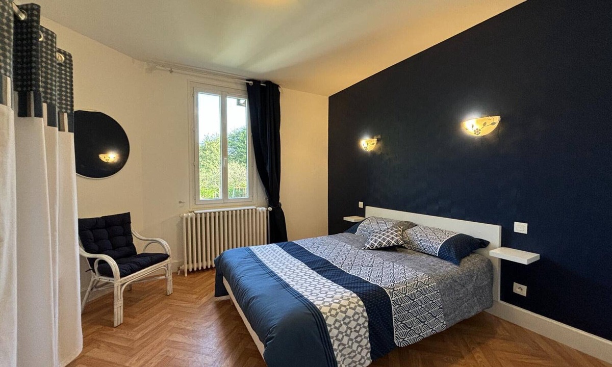 Diou Cottage | Cozy house with garden between canal and Loire