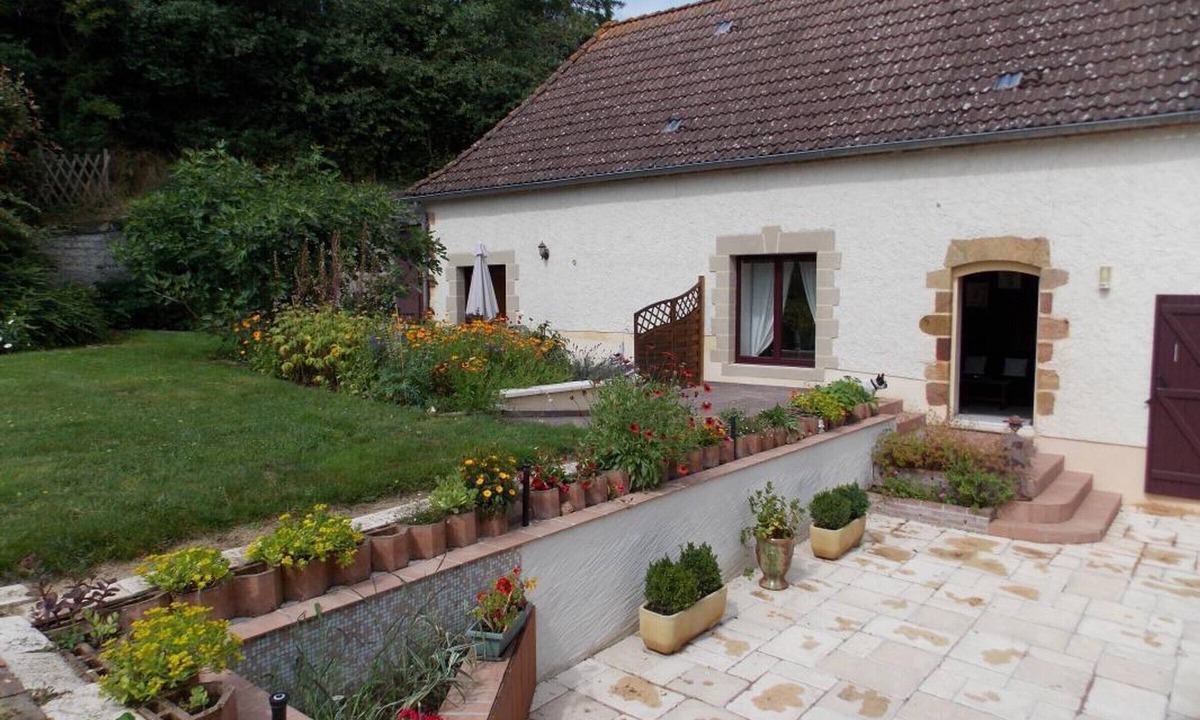Neuvy Apartment | Cozy rental in Neuvy with garden and pets allowed
