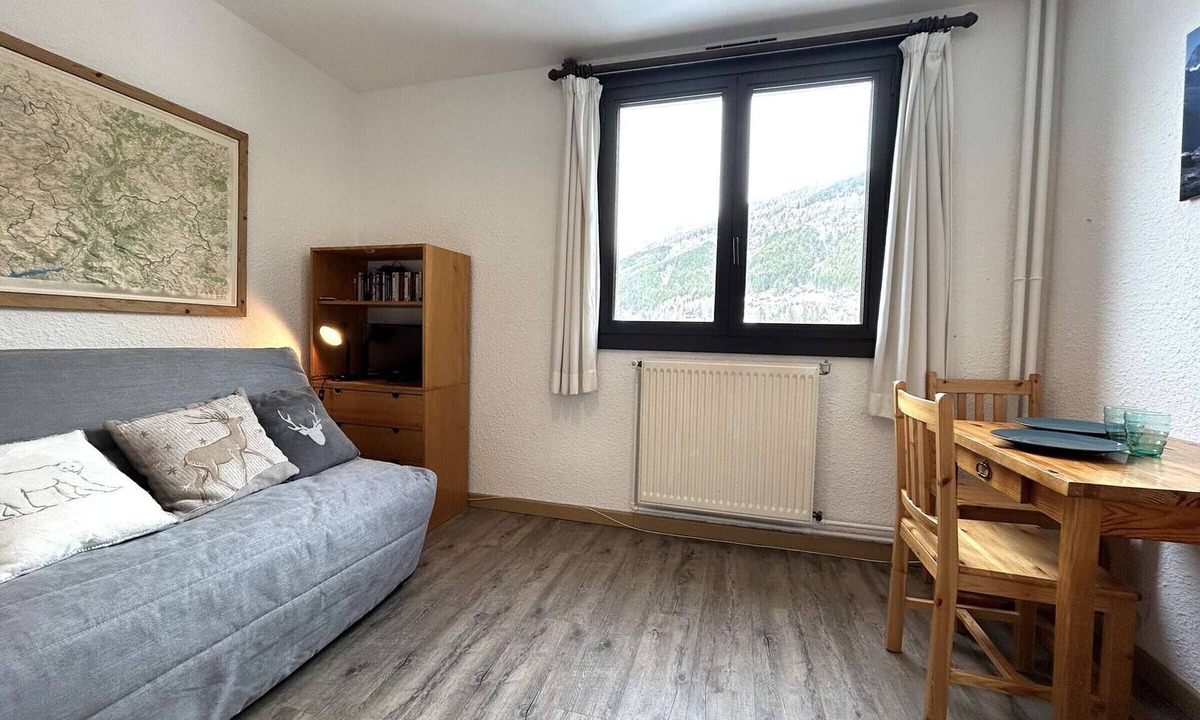 La Salle-les-Alpes Apartment | Cozy Studio for 2 near Slopes and Shops with Parking and Ski Locker - La Salle-les-Alpes