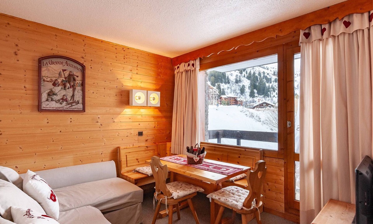 Meribel-Mottaret Apartment | Cozy Studio in Mottaret, 28m², Sleeps 4, Near Pistes, Balcon, Pets Welcome