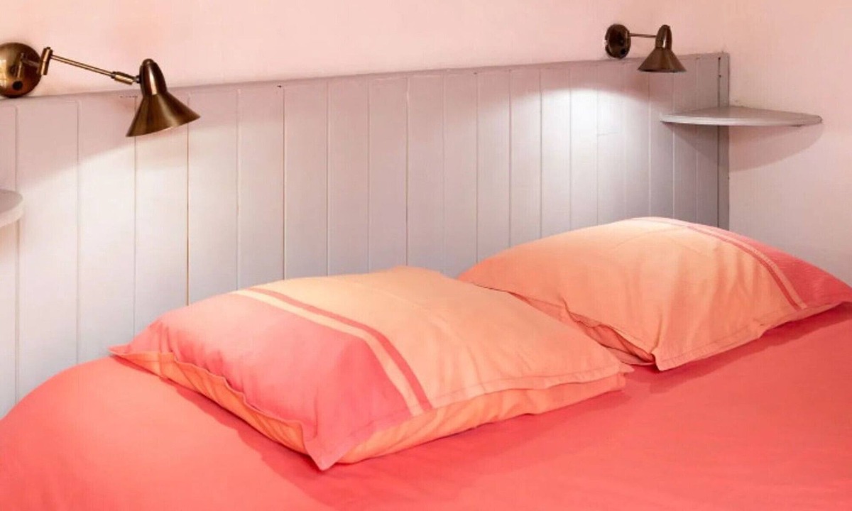 L'Epine Apartment | "Cytise" Room with Private Terrace, Shared Garden, Wi-Fi, E-Bike Friendly