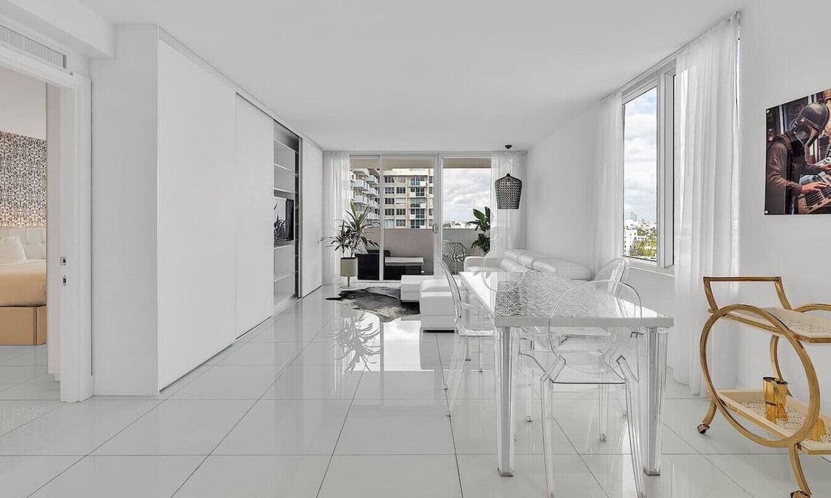 West Avenue Apartment | Deluxe Balcony Suite with Pool, spa, Gym