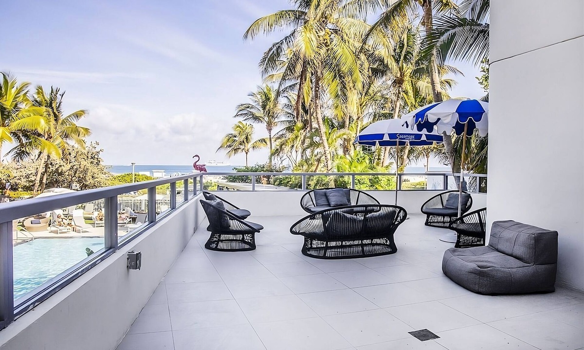 City Center Hotel | Deluxe Garden View King Balcony at The Sagamore Hotel South Beach!