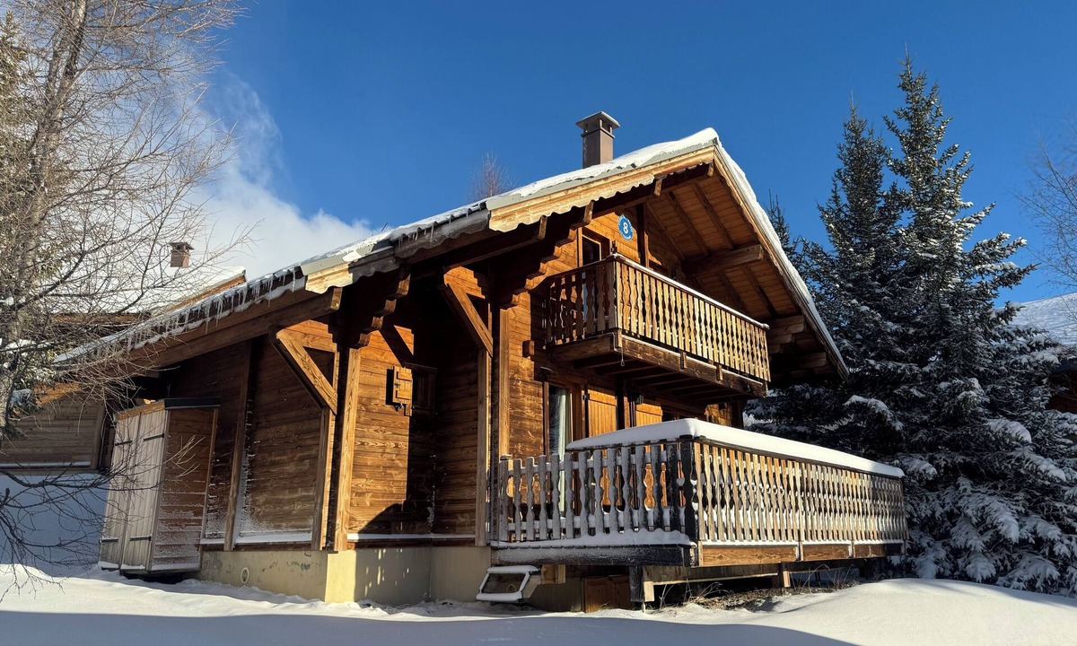 La Toussuire Ski Chalet | Detached Savoyard chalet