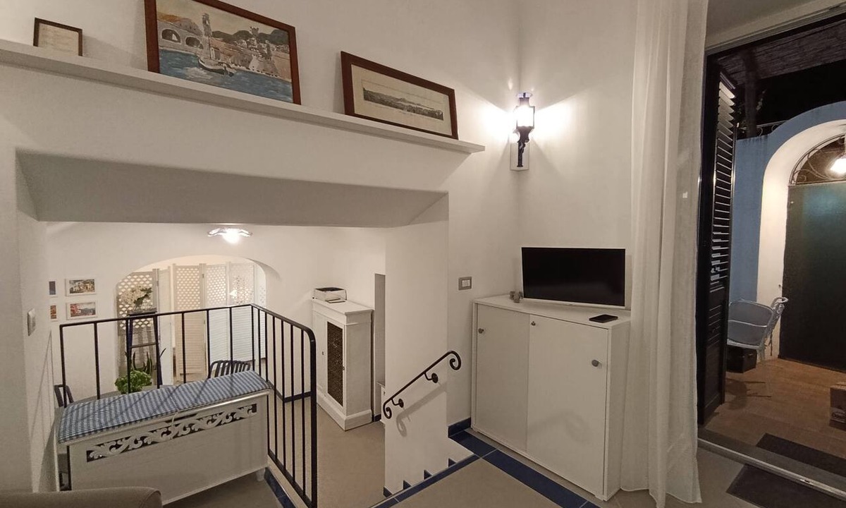 Anacapri Bed & Breakfast | Detached Capri-style house, centrally located in Anacapri, 3 bedrooms, kitchen, and patio, WiFi