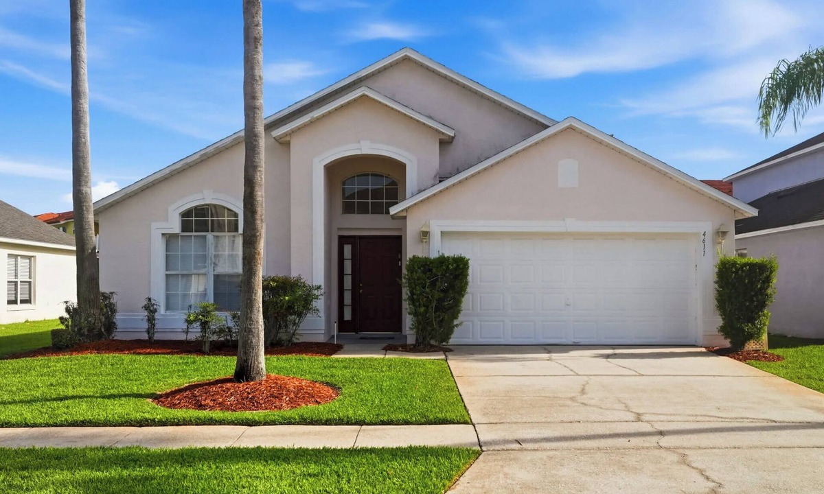 Lake Berkley Villa | Discvr Your Perfect Florida Getaway: A Luxurious 5-Bedroom Villa in Lake Berkley