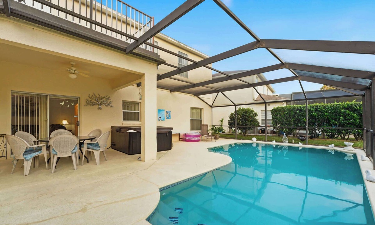Cumbrian Lakes House | Disney 10-Min: Pool, Hot Tub, Roof Deck, Water View