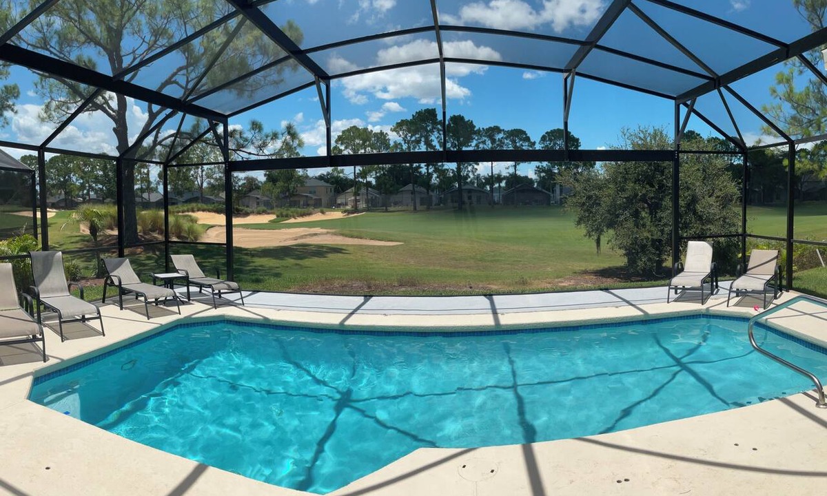 Haines City Villa | Disney,Golf. Villa 4 Bedroom 3 Bath 2 Master 2 lounges. Pool overlooks a Fairway