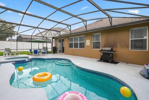 Legacy Park House | Disney home w pool & Game Room