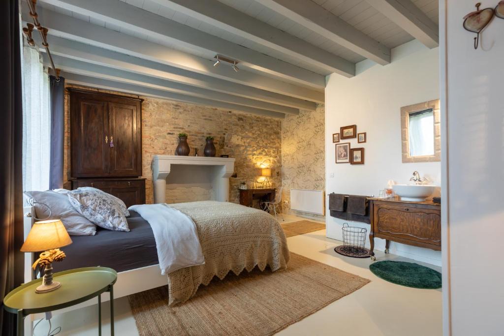 Louroux-de-Beaune Bed & Breakfast | Domaine La Pomme de Pin