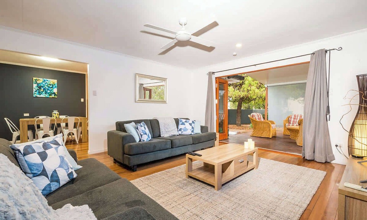 Burleigh Heads House | Driftwood by Khove